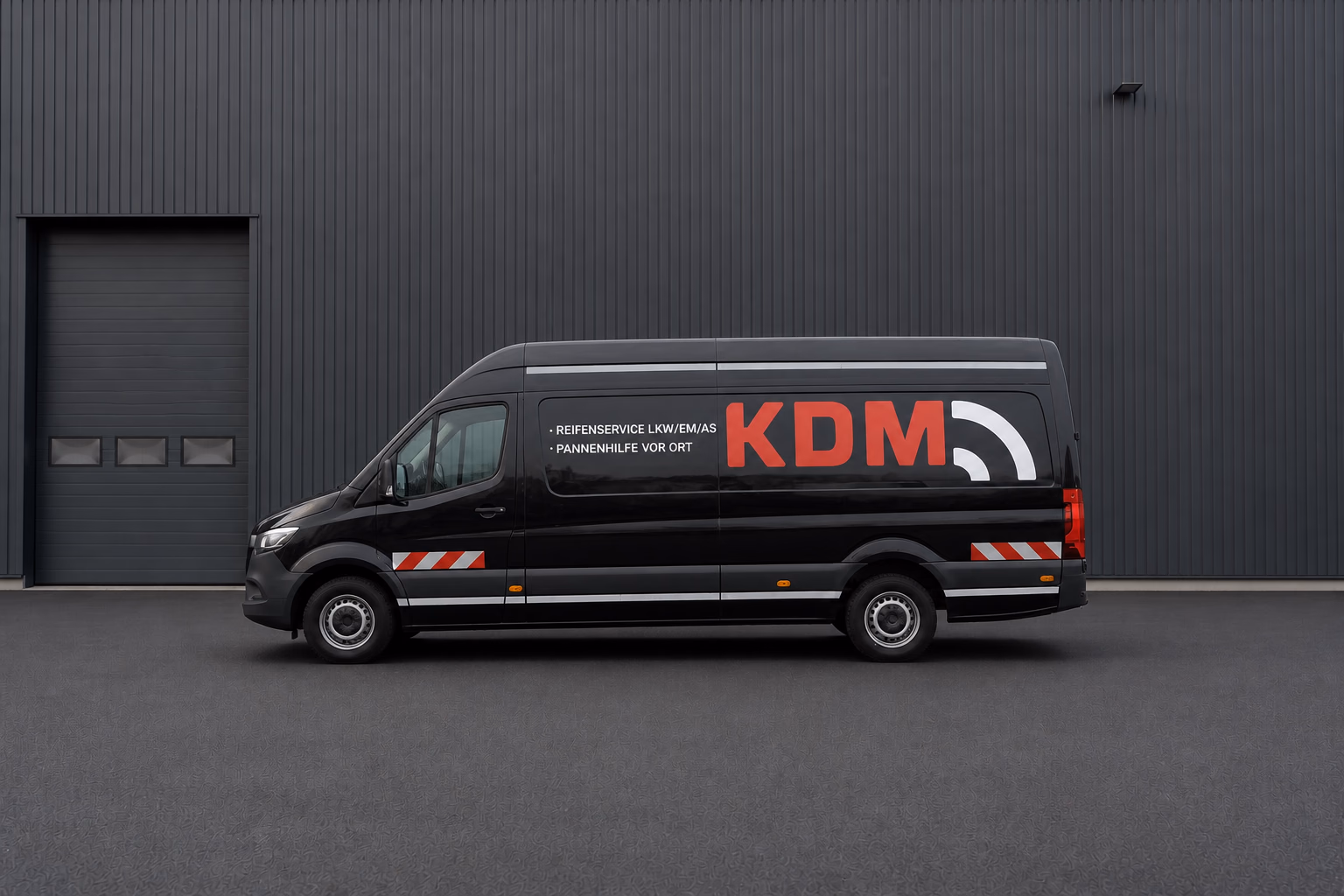 Schwarzer KDM-Sprinter für den Reifenpannenservice